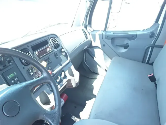 2018 FREIGHTLINER M2 106
