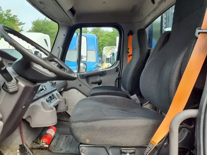 2018 FREIGHTLINER M2 106