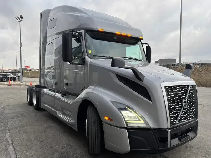 2020 VOLVO VNL64T760