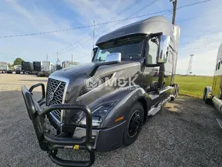 2023 VOLVO VNL64T860