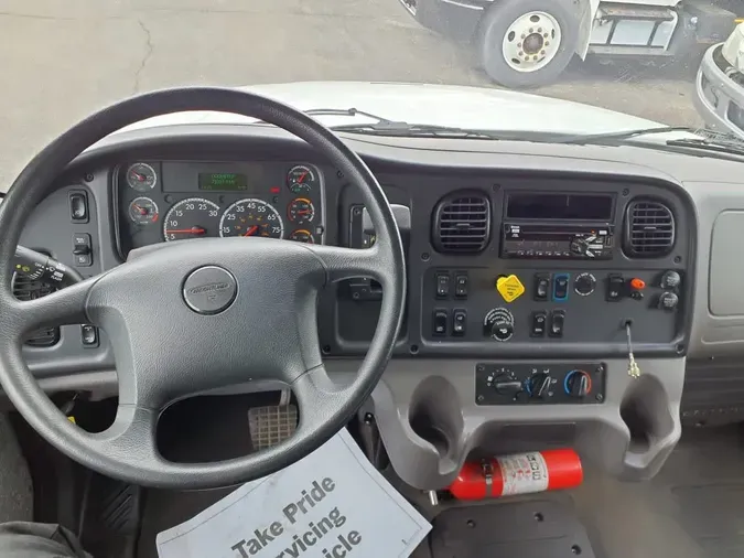 2018 FREIGHTLINER M2 106