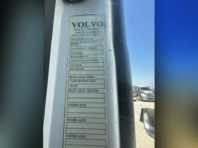 2015 Volvo VNL300