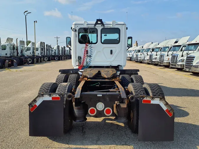 2016 FREIGHTLINER/MERCEDES CASCADIA 113