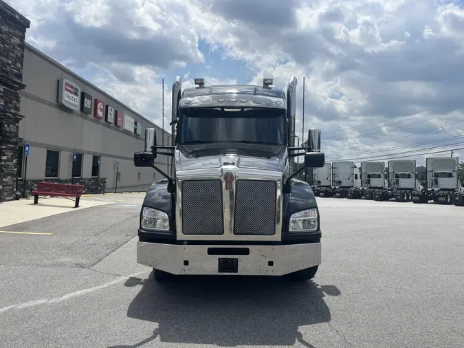 2022 Kenworth T880