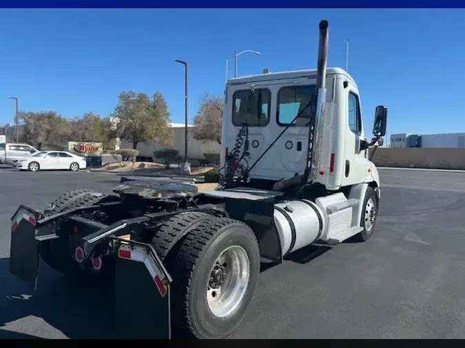 2018 FREIGHTLINER/MERCEDES CASCADIA 113