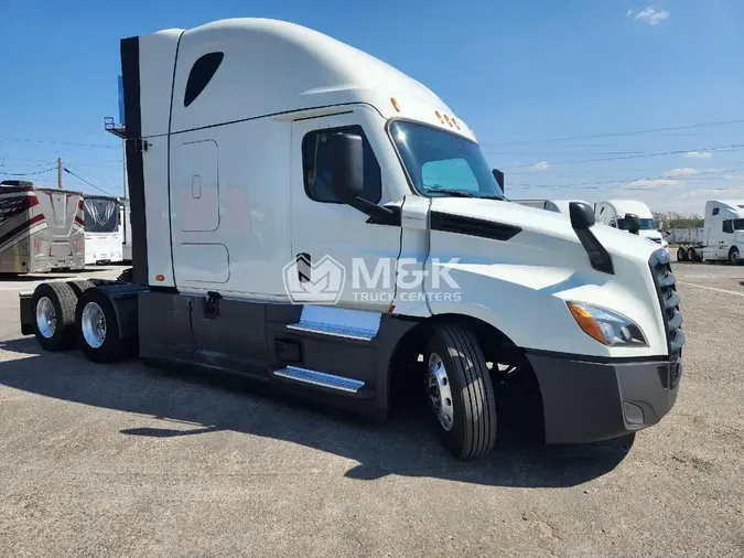 2020 FREIGHTLINER Cascadia 126