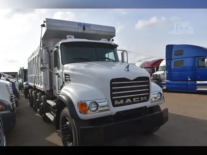 2005 MACK GRANITE CV713