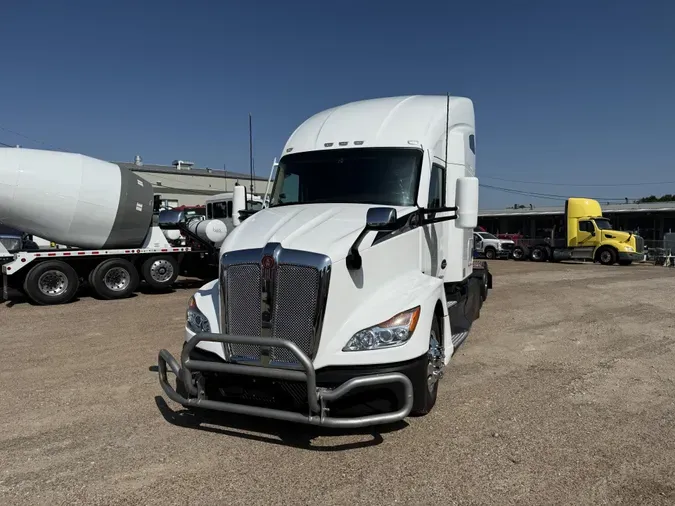 2023 Kenworth T680