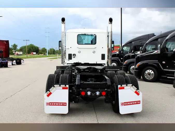 2025 Kenworth T880