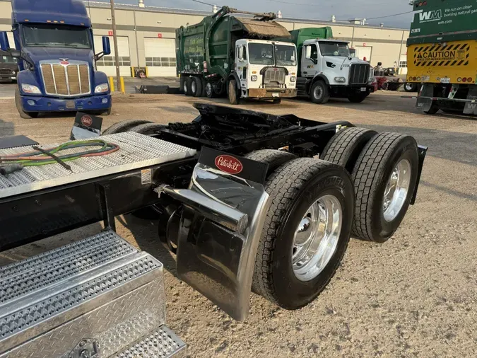 2023 Peterbilt 389