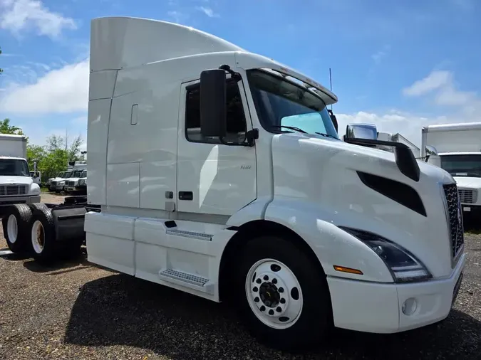 2019 VOLVO VNR64T-640