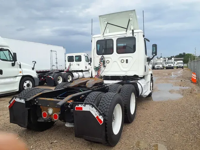 2019 FREIGHTLINER/MERCEDES CASCADIA 125