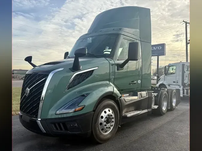 2025 VOLVO TRUCK VNL64TV04071572373e1cc1d4b793c00518492b1a