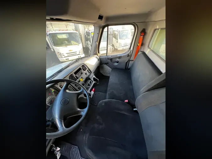 2018 FREIGHTLINER M2 106