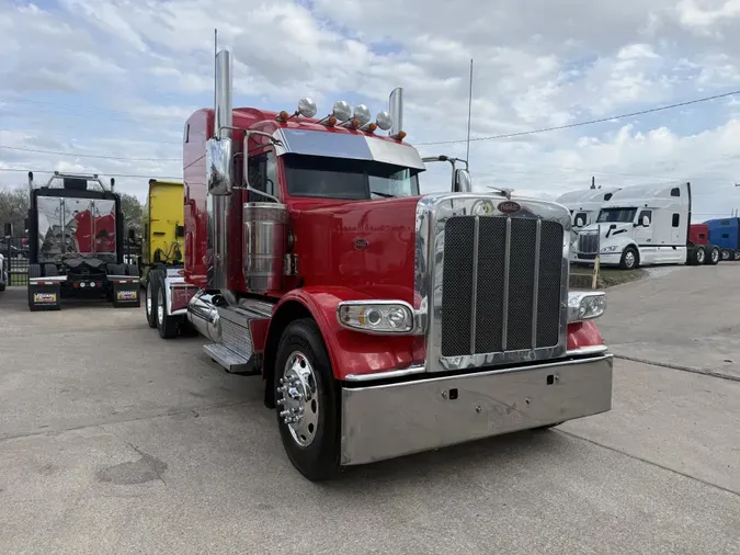2022 Peterbilt 389