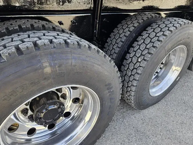 2019 MACK GR64F