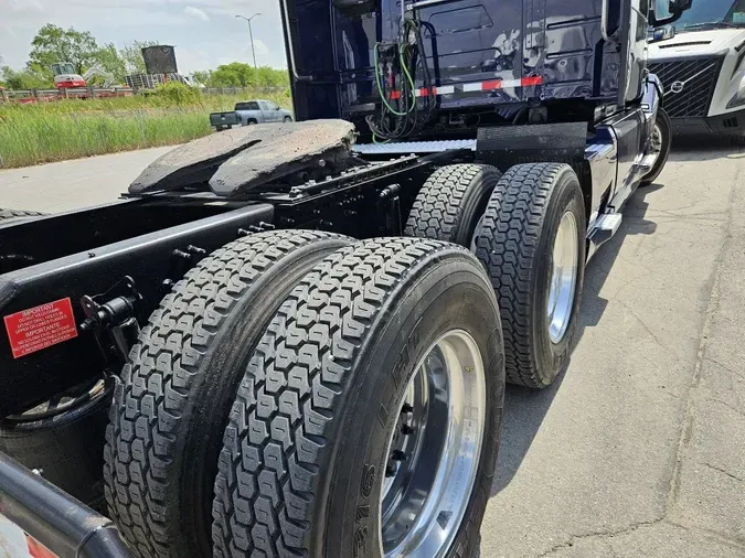 2023 VOLVO VNL64T760