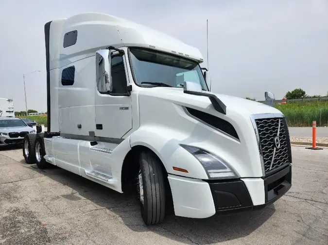 2020 VOLVO VNL760