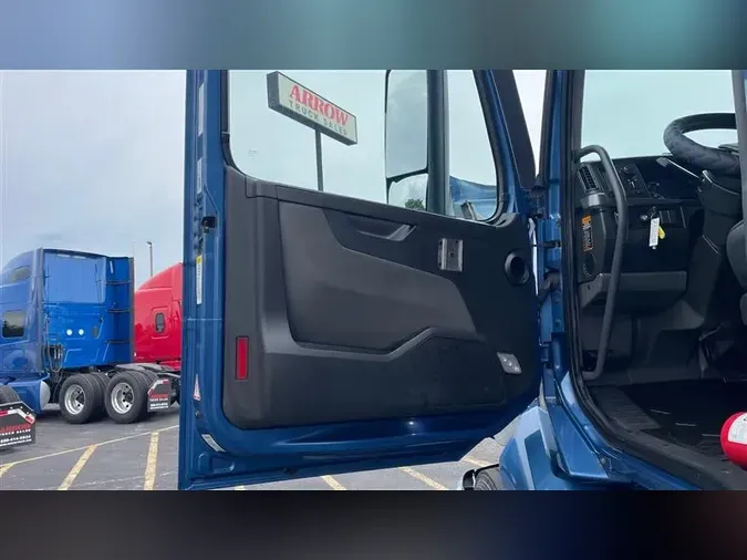 2021 VOLVO VNL760