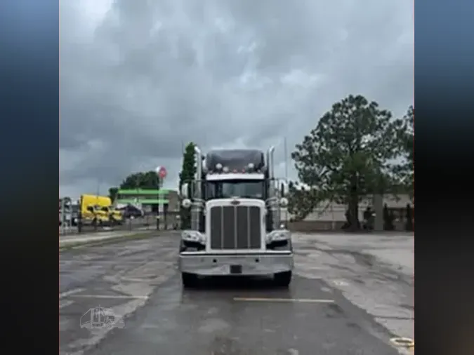 2022 PETERBILT 389