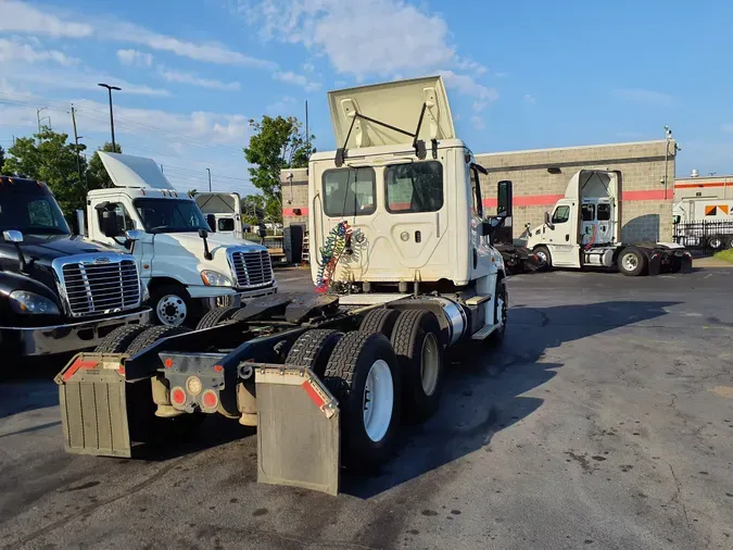 2018 FREIGHTLINER/MERCEDES CASCADIA 125