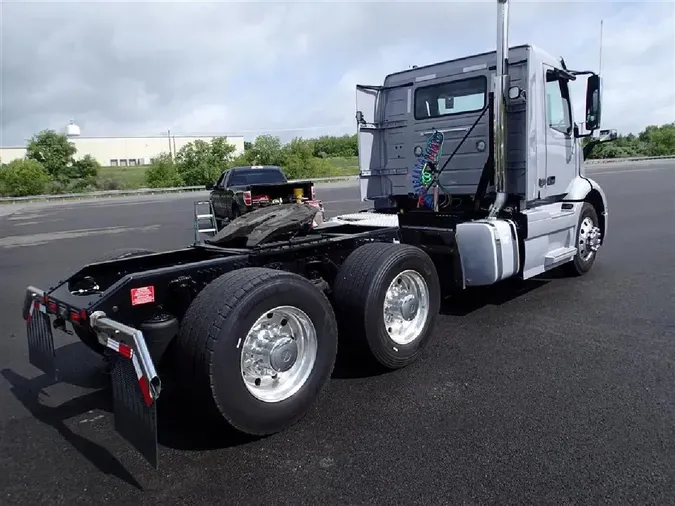2024 VOLVO VNR62T300