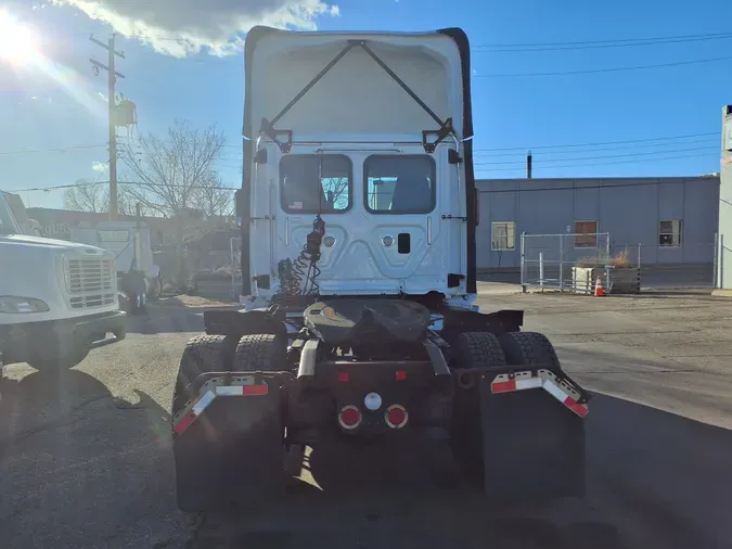 2017 FREIGHTLINER/MERCEDES CASCADIA 125