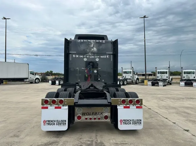 2024 Kenworth W990