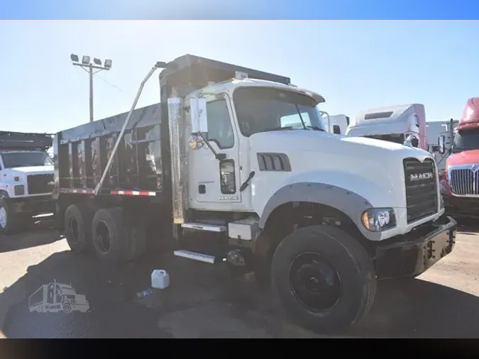 2015 MACK GRANITE GU433