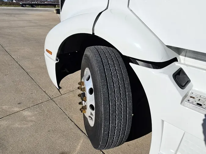 2021 VOLVO VNR64T300