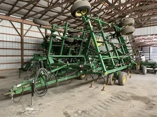 2005 John Deere 2210