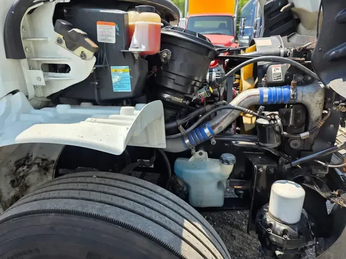 2017 FREIGHTLINER M2 106