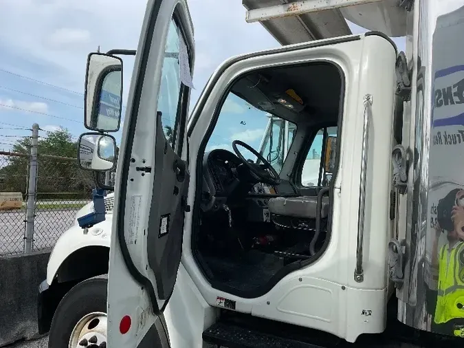 2016 Freightliner M2