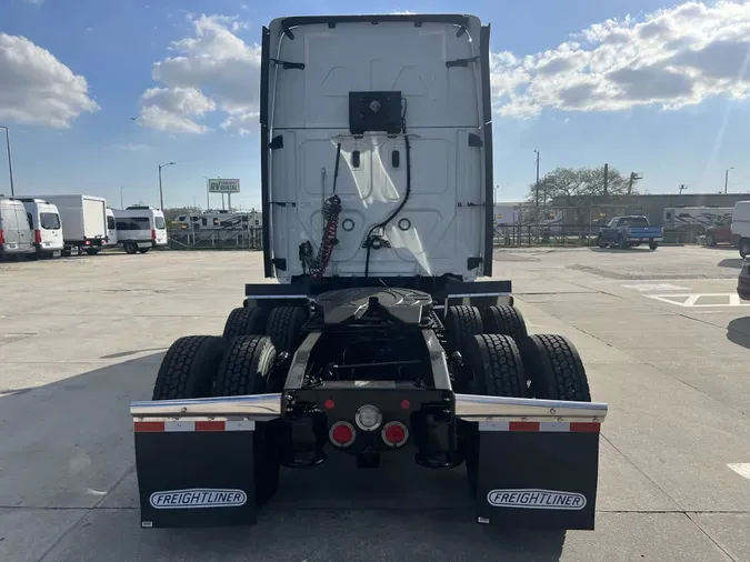 2020 Freightliner Cascadia 126