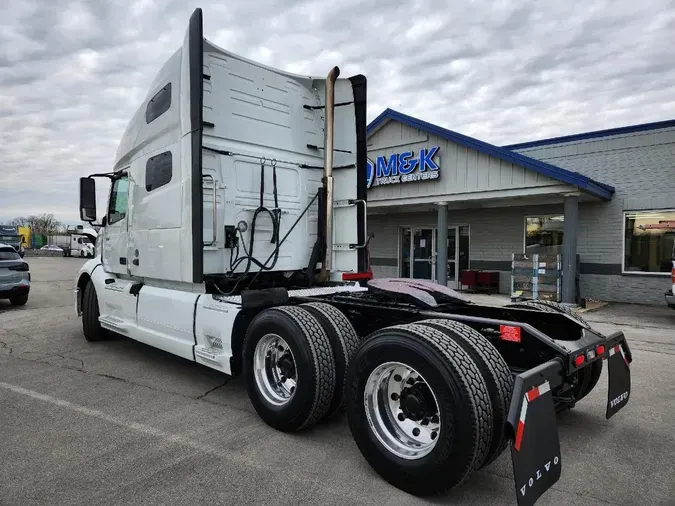 2020 VOLVO VNL64T760