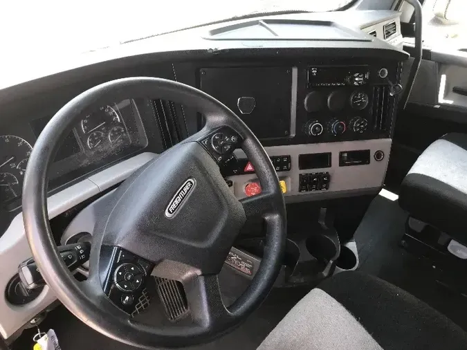 2019 Freightliner T12664ST