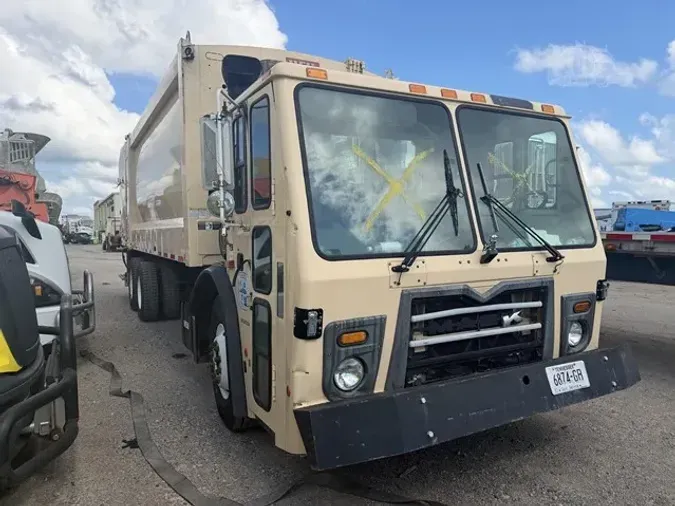 2012 MACK LEU613