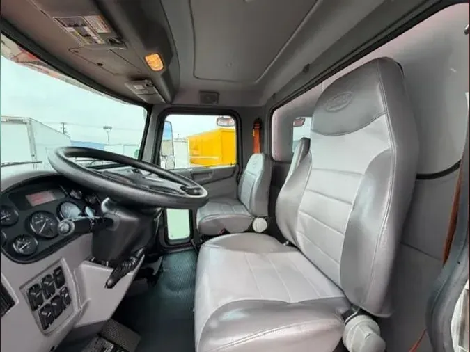 2021 Peterbilt 330074d36b771df0647bf71644eead02145