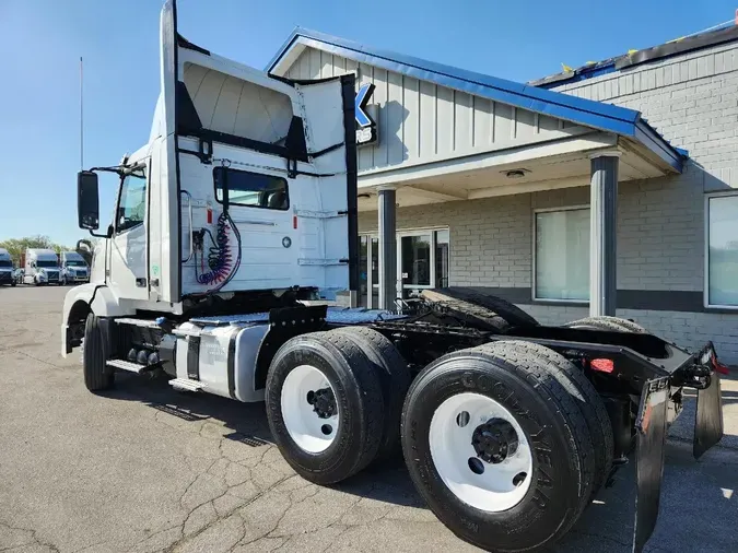 2018 VOLVO VNL64T300