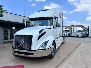 2025 VOLVO VNL64T860