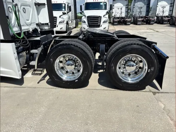 2022 Freightliner Cascadia 126