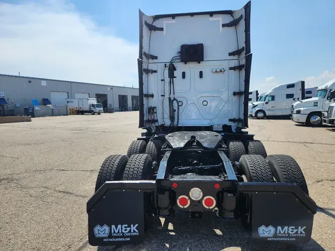 2021 FREIGHTLINER Cascadia 126