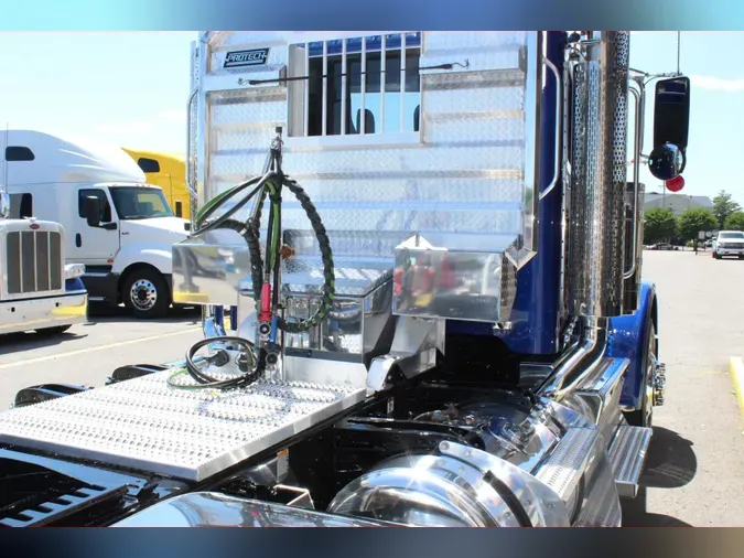 2024 Peterbilt 389