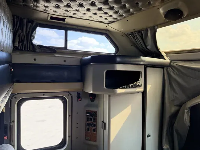 2001 Kenworth W900L