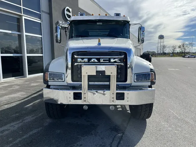 2026 MACK GR64F