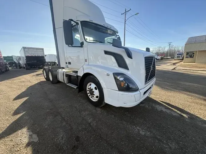 2018 VOLVO VNR64T300