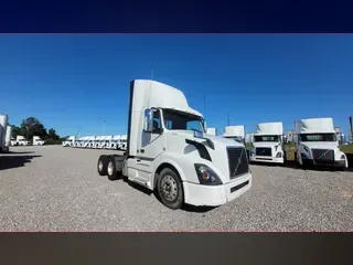 2018 Volvo VNL300