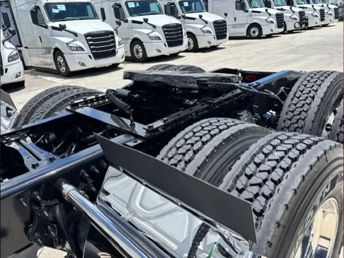 2023 Freightliner Cascadia 126