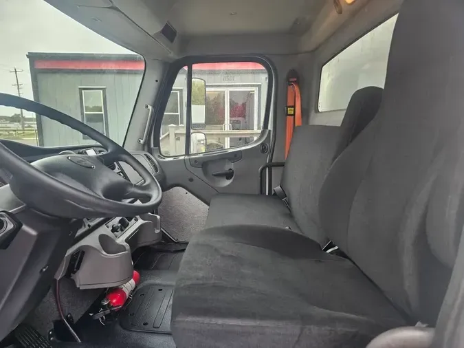 2018 FREIGHTLINER/MERCEDES M2 106