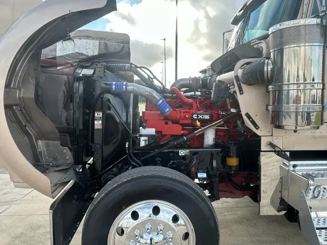 2022 Kenworth W900L